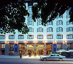 Hotel Vienna Hilton Plaza /  